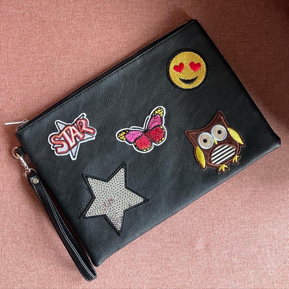 Wristlet / Clutch Black Patched Purse  NWT🌟🦋🦉😍